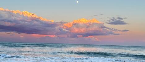 Solstolar och strandhanddukar