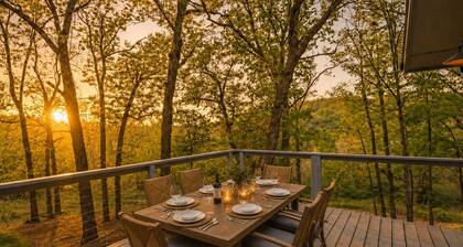 Hot Tub · Trail to Lake · Sleeps 15 · Pets OK