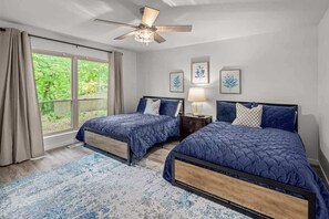 5 bedrooms, desk, iron/ironing board, travel cot