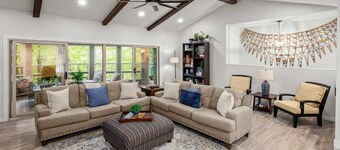 Hot Tub · Trail to Lake · Sleeps 15 · Pets OK
