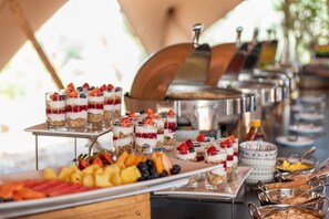 Free daily full breakfast - Kruger Untamed - Tshokwane River Camp (Skukuza)