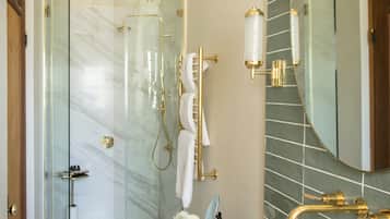 Exclusive Villa | Bathroom | Shower, hair dryer, slippers, towels