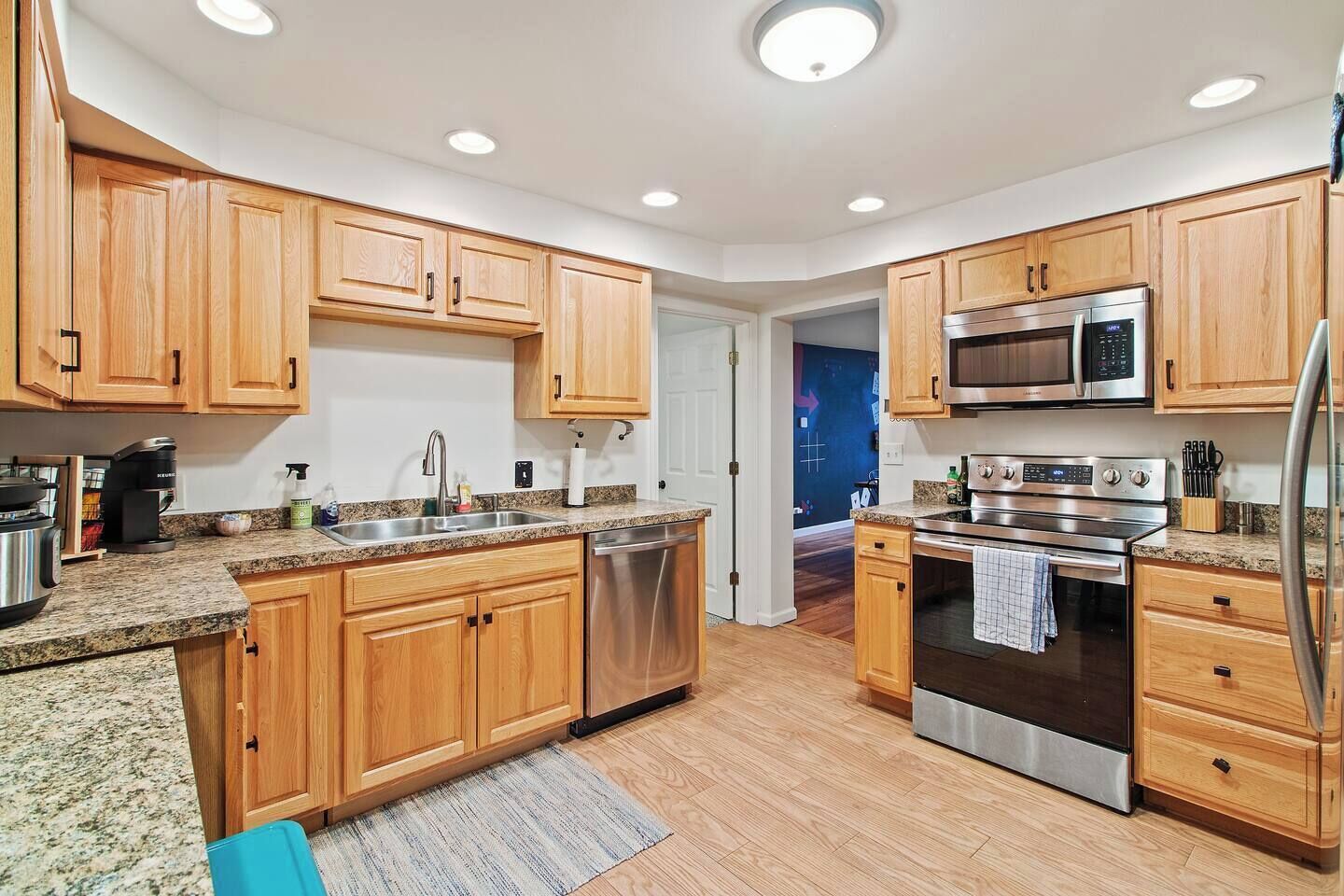 冰箱、微波炉、烤箱、炉灶