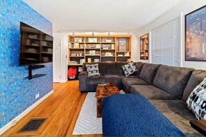 TV, caminetto, videogiochi, libri