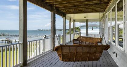 Dolphin Lookout 4 Bedroom Home by RedAwning
