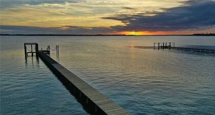 Dolphin Lookout 4 Bedroom Home by RedAwning