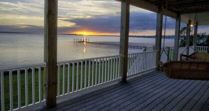 Dolphin Lookout 4 Bedroom Home by RedAwning