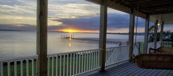 Dolphin Lookout 4 Bedroom Home by RedAwning