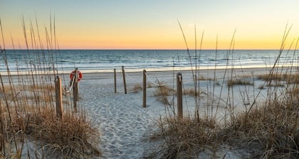 Dogwood Treehouse 4 Bedroom Home by RedAwning