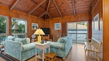 House, 4 Bedrooms | Ruang tamu