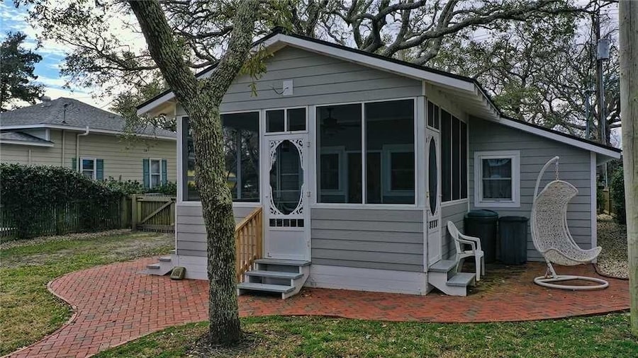 Mr. Bennie's Cafe 2 Bedroom Home by RedAwning