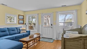 House, 2 Bedrooms | Living area