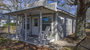 House, 2 Bedrooms | Exterior