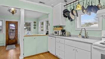 Nhà, 2 phòng ngủ | Bếp riêng | Tủ lạnh, lò nướng, dụng cụ pha cà phê/trà, lò nướng bánh mì