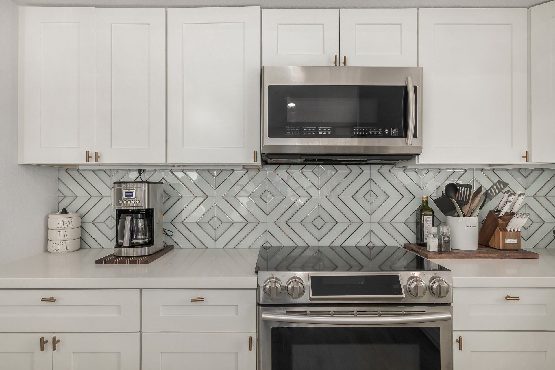 Beautiful Glendale home with FREE HEATED POOL