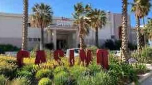 A building with palm trees in front, labeled "CASINO". - Superbe Appartement Cosy à 300 m de la Plage (Bandol)