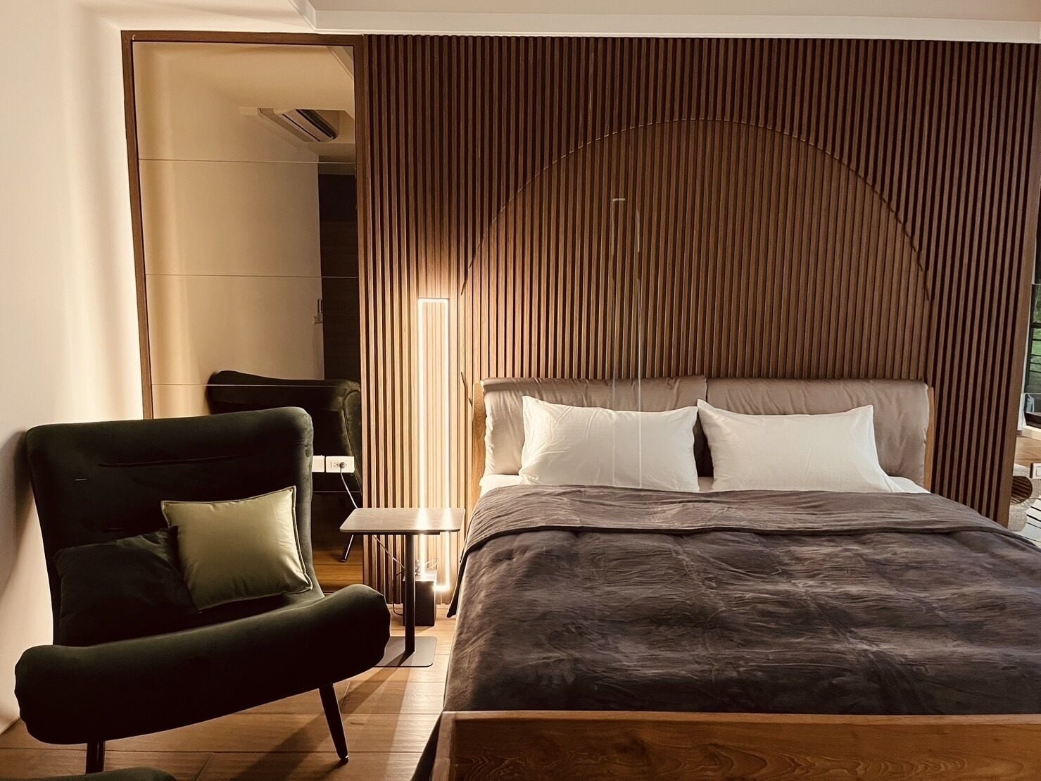 Quarto casal luxo | Wi-Fi de cortesia, roupa de cama