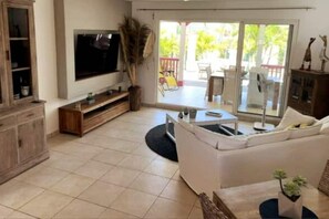 Smart TV - Tisucrier Orient Bay Ocean Front (Baie orientale)