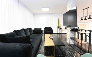 Villa | Wohnbereich | Flachbildfernseher