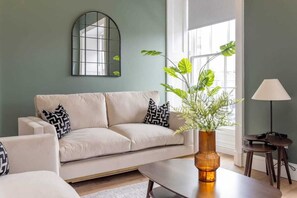 Televisión y oficina 