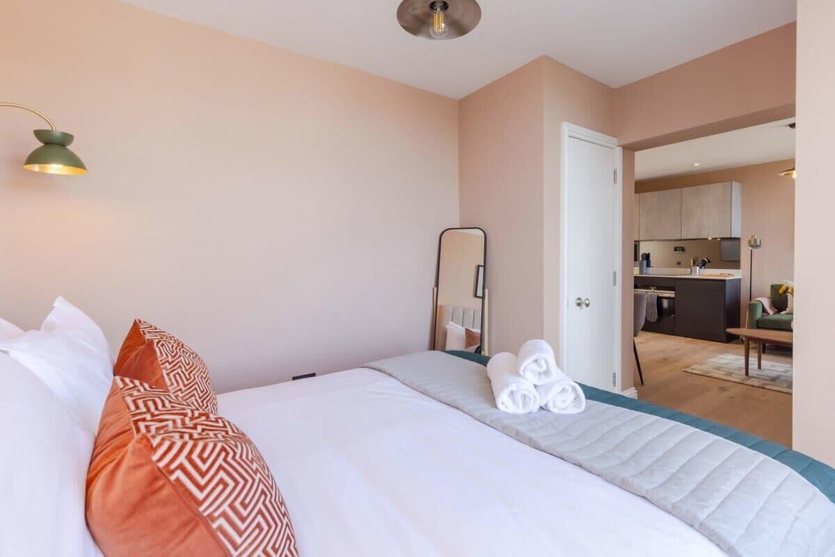 1 bedroom, iron/ironing board, travel crib, WiFi