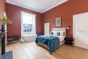 1 soverom, strykejern/-brett, reiseseng for barn og wi-fi