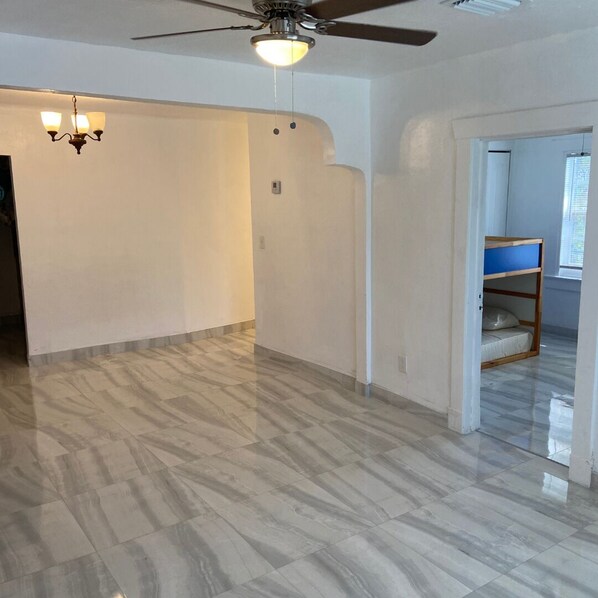 Living area - Eco-Shared Paradise (Miami)