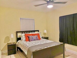 2 bedrooms, Internet, bed sheets - Oasis at Hollywood II - Sleep 4 - Unit 2 (Hollywood)