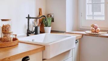 Kühlschrank, Mikrowelle, Geschirrspüler