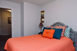 2 bedrooms, iron/ironing board, WiFi, bed sheets - Luxurious 2 Bedroom Townhouse (Lincoln)