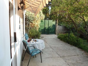 Apartment | Outdoor dining - Apartment Mateo Lapad - Studio Apartment With Terrace and Garden View (Dubrovnik)