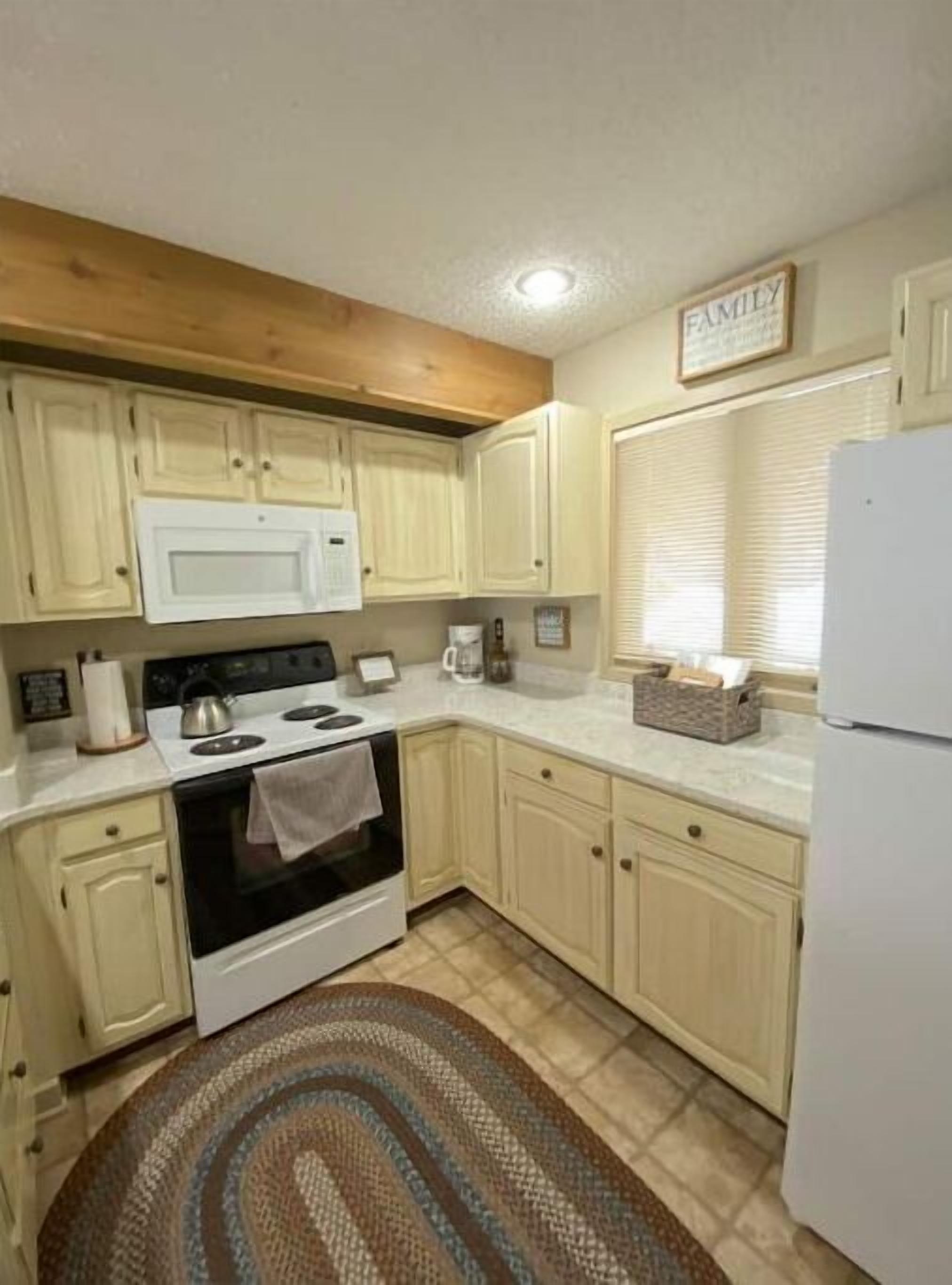 Amazing views! Golf, Fall chairlift rides, Year round pool & hot tub