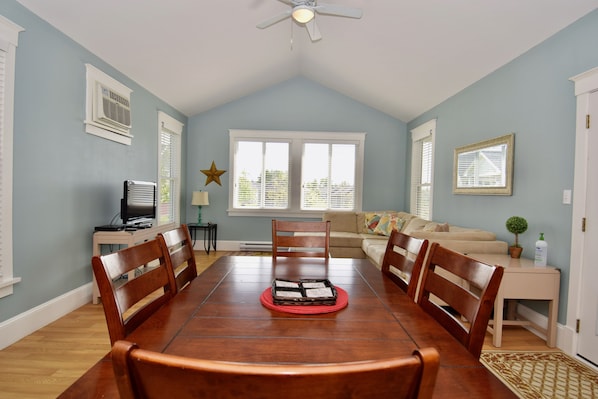 Living area - Cottage Resort (Prince Edward)