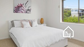 4 bedrooms, iron/ironing board, free WiFi, bed sheets