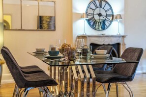 Dining - Apartment near Natural History Museum (London)