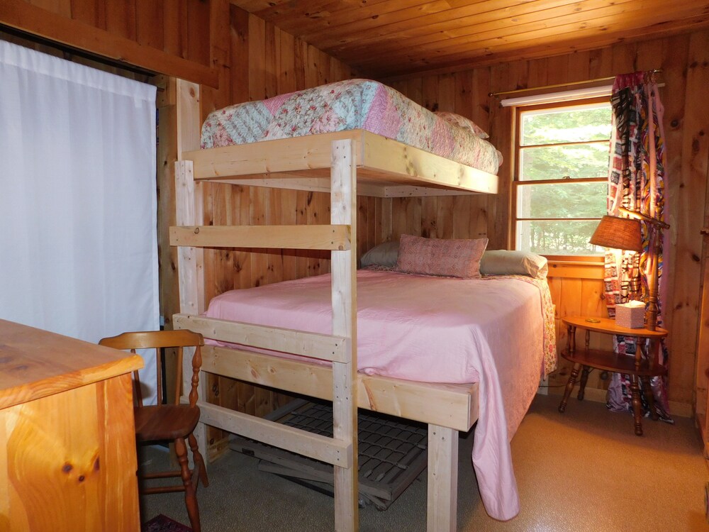 Cozy Maine cottage with sandy gradual entry into Moose Pond! Denmark