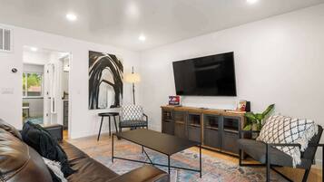 Tv, stereoanlæg, kontorer