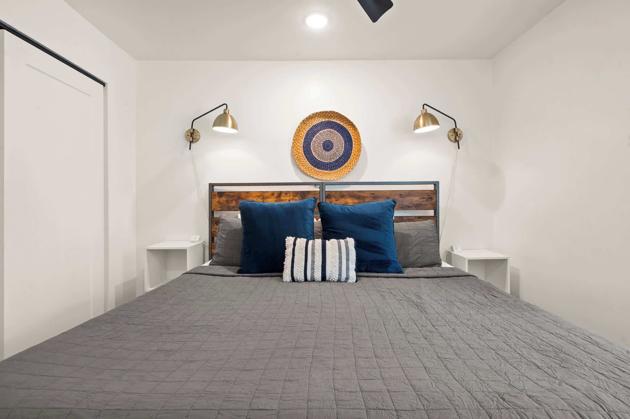 2 bedrooms, desk, iron/ironing board, WiFi