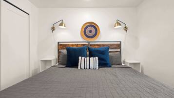 2 bedrooms, desk, iron/ironing board, WiFi