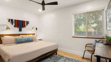 2 bedrooms, desk, iron/ironing board, WiFi