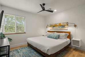 2 bedrooms, desk, iron/ironing board, WiFi - Walk to Downtown • Private Patio • Hot Tub + BBQ (Moab)