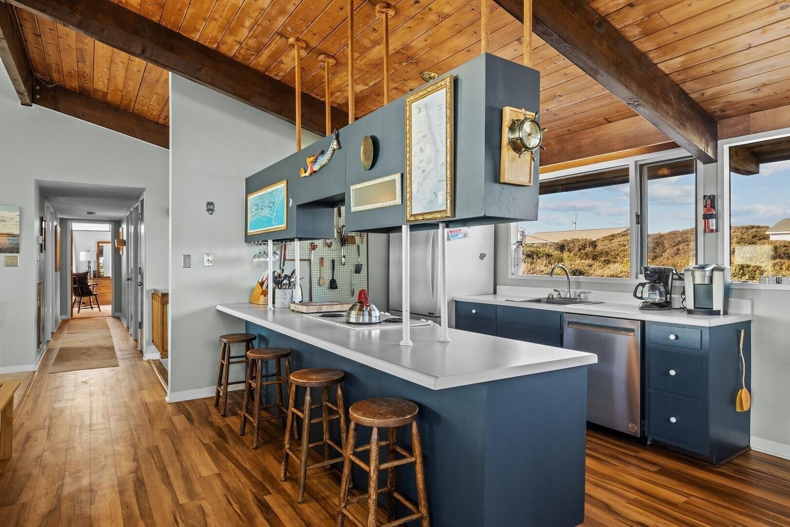 House, 5 Bedrooms | Private kitchen | Fridge, oven, coffee/tea maker, toaster