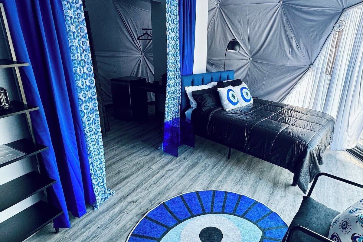 Habitación individual Gallery | Decoración personalizada, muebles diferentes y insonorización