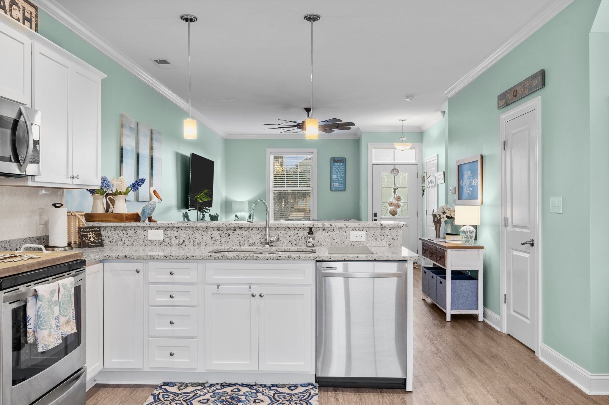 Condo, 3 Bedrooms | Dapur peribadi | Peti sejuk, ketuhar, pembancuh kopi/teh, pembakar roti 