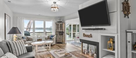 Casa, 3 habitaciones | Zona de estar | Una Smart TV