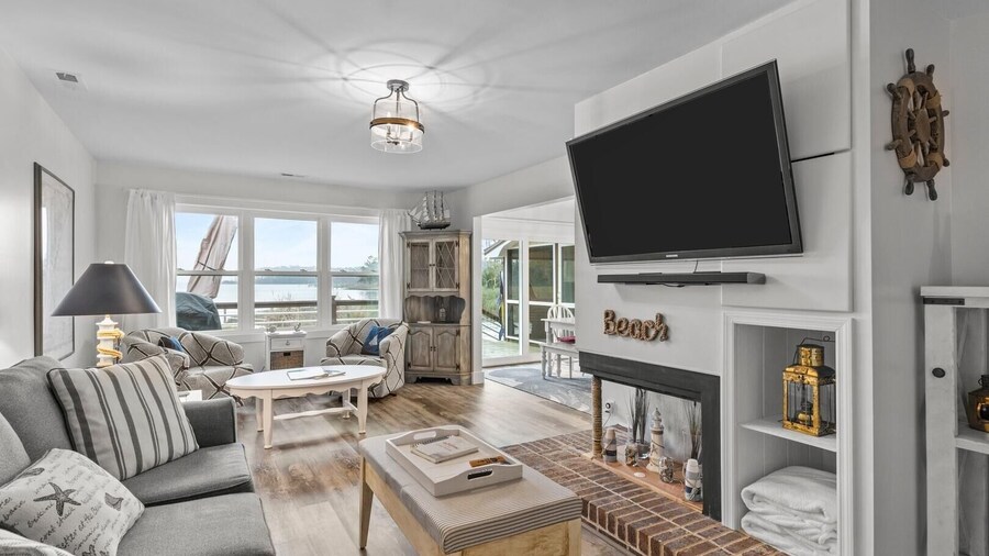 Water's Edge Retreat 3 Bedroom Home by RedAwning