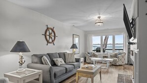 House, 3 Bedrooms | Living area