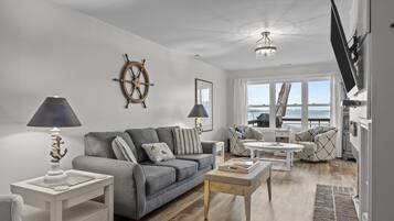 House, 3 Bedrooms | Living area | Smart TV