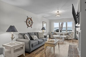 House, 3 Bedrooms | Living area | Smart TV - Water's Edge Retreat 3 Bedroom Home by RedAwning (Smyrna)