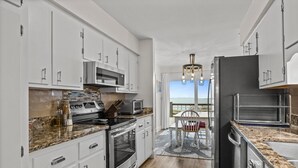 House, 3 Bedrooms | Private kitchen